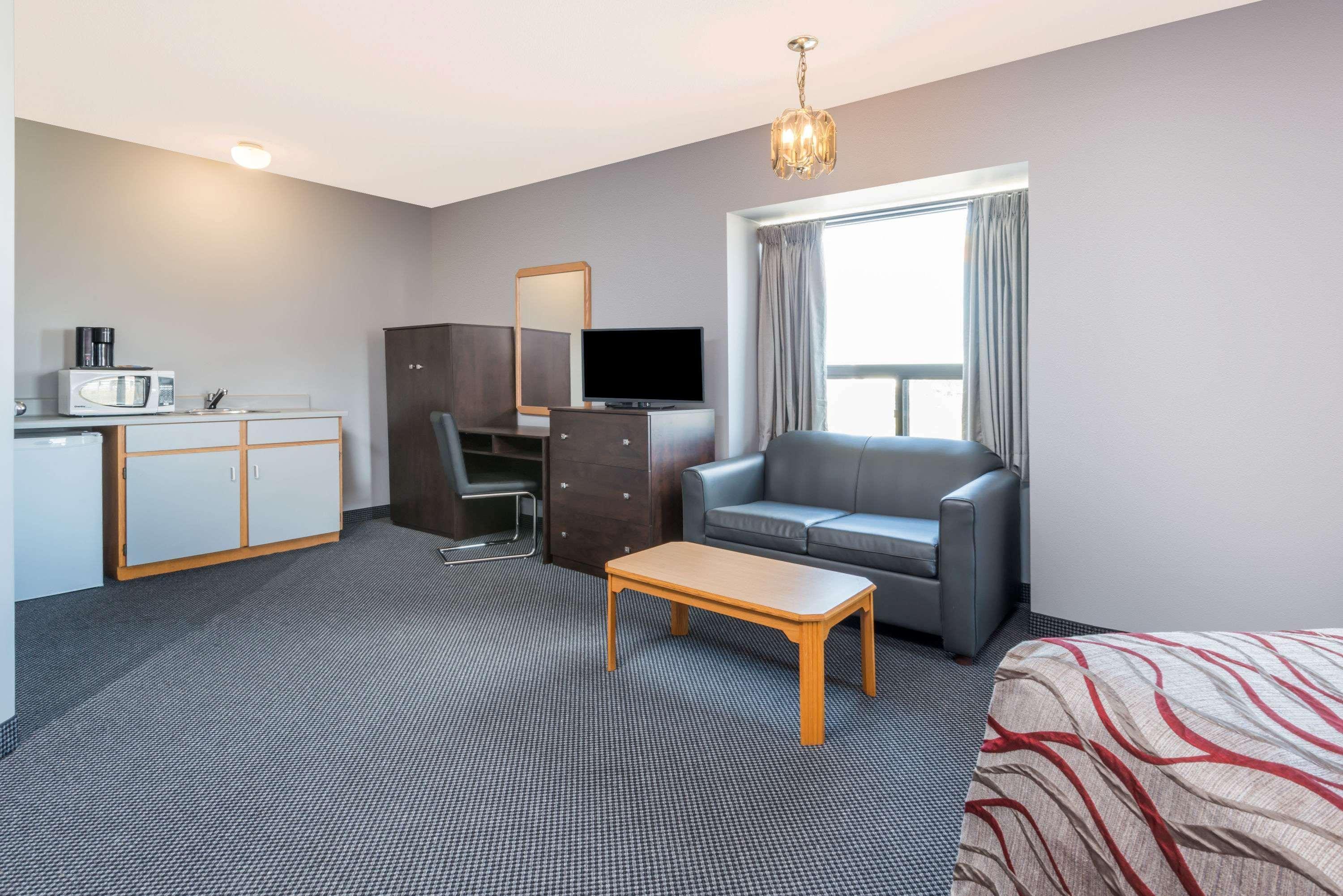 Отель Super 8 Mount Hope/Hamilton International Airport Экстерьер фото