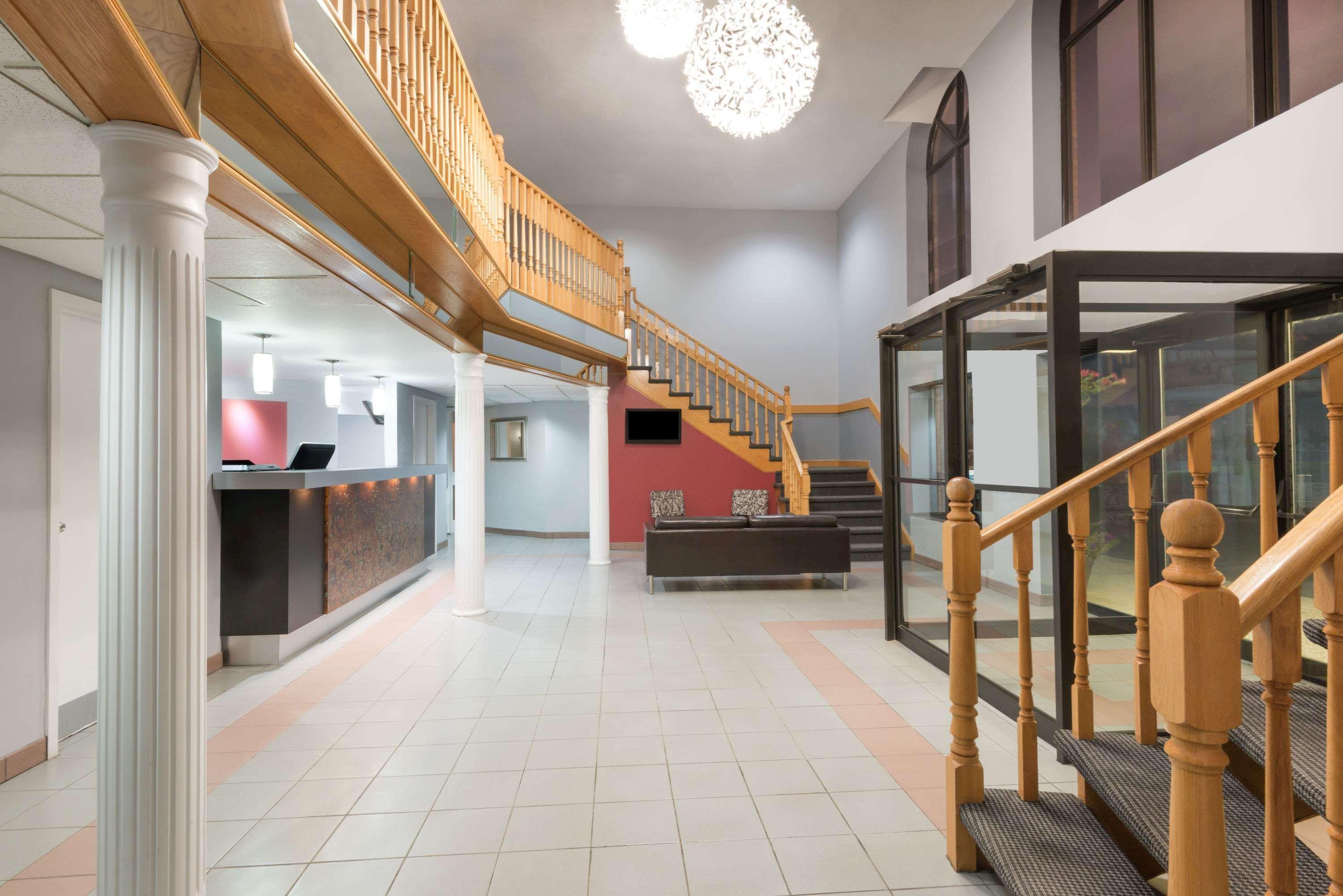 Отель Super 8 Mount Hope/Hamilton International Airport Экстерьер фото