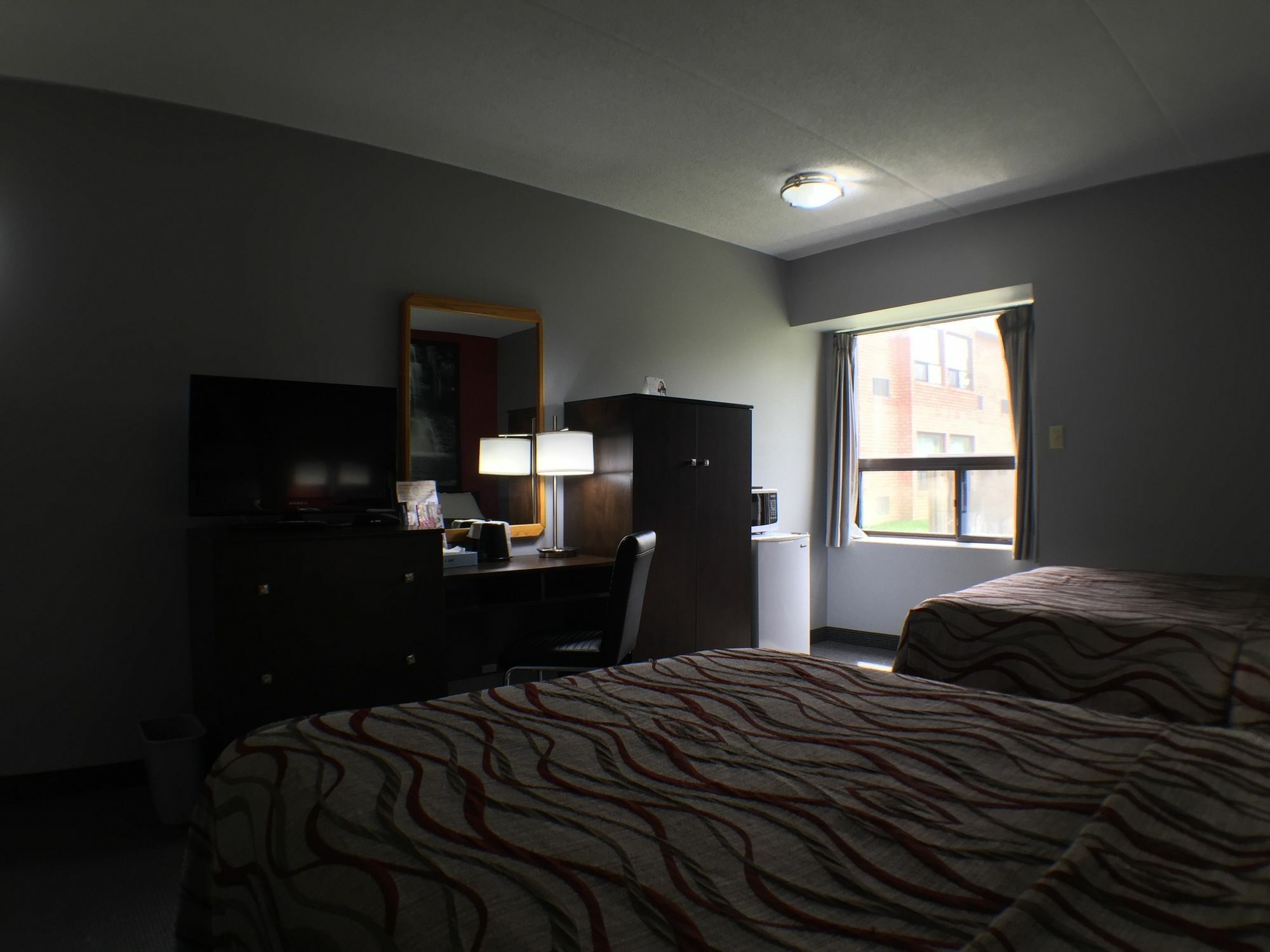 Отель Super 8 Mount Hope/Hamilton International Airport Экстерьер фото
